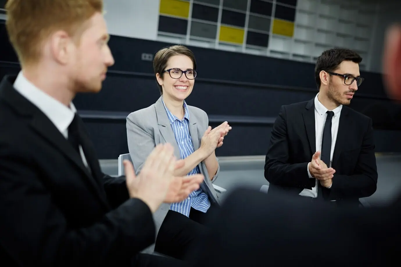 Bitte sende mir den Originaltext der Beschreibung, damit ich ihn auf Deutsch umformulieren kann.